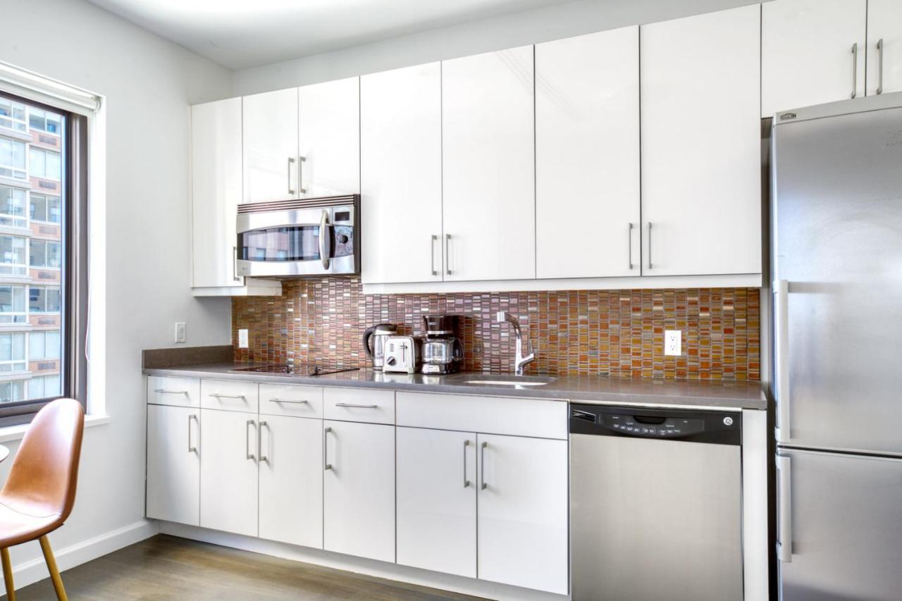 Amazing Midtown W 1br W Gym Nr Times Sq Nyc-650 *