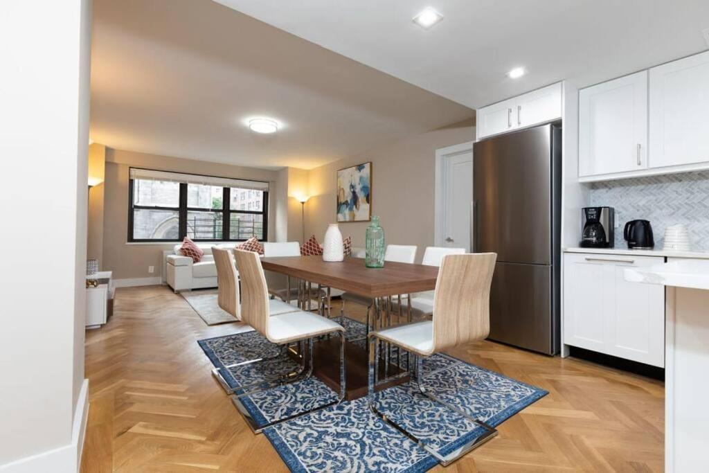 Elegant East Side Apartamento
