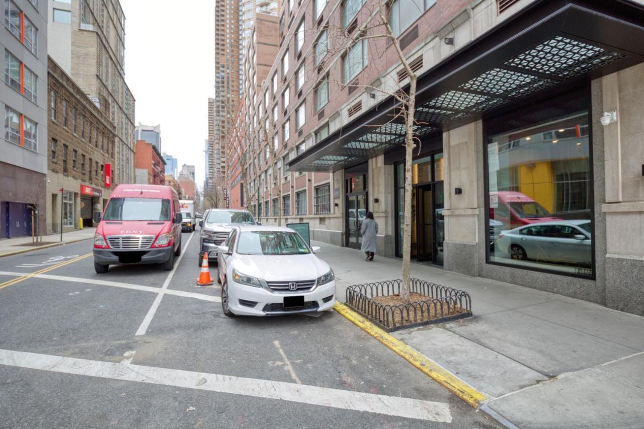 Midtown West 2br W Doorman Gym Wd Nr Times Sq Nyc-1067