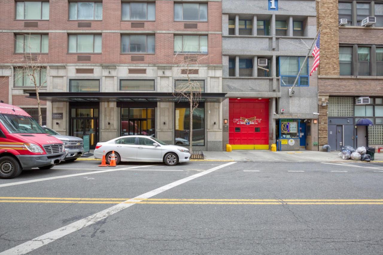 Midtown West 2br W Doorman Gym Wd Nr Times Sq Nyc-1067 Apartment *