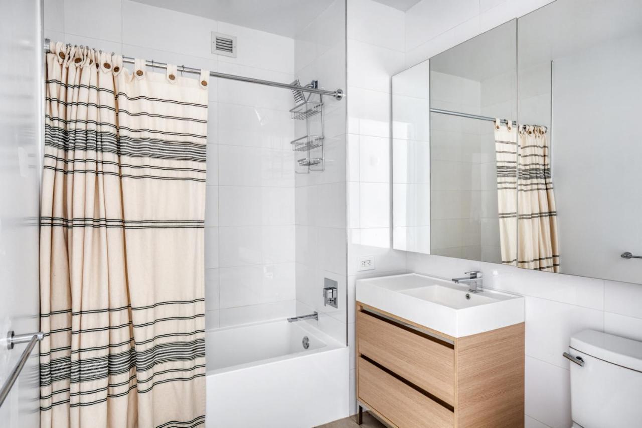 Apartment Fidi W Gym Doorman Wd Nr St Nyc-982 New York
