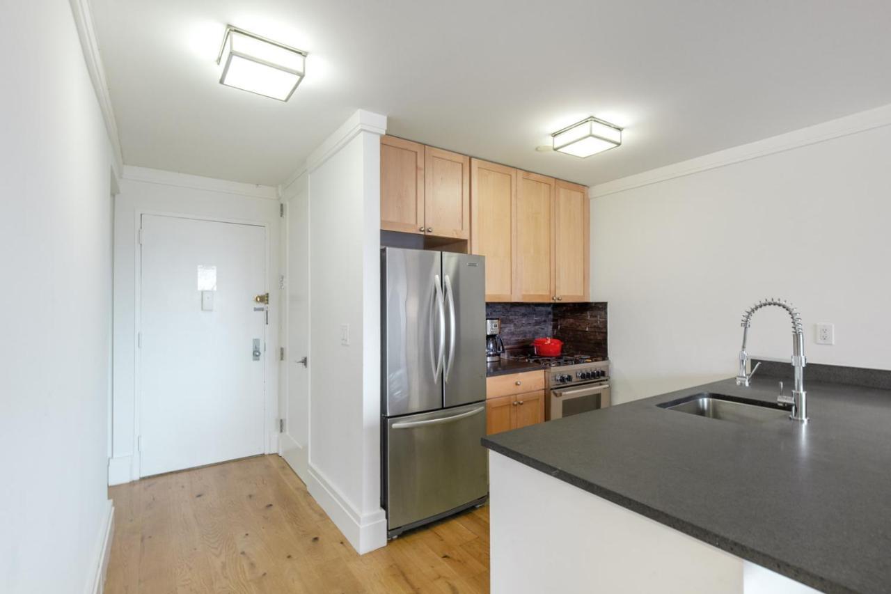 Ues 2br W Gym Doorman Nr Central Park Nyc-350 Apartment
