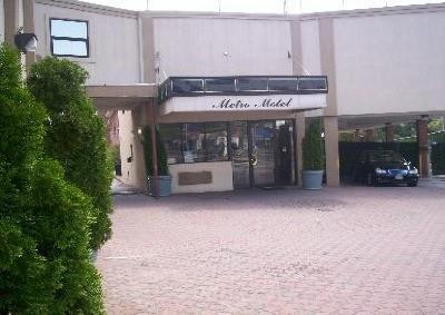 Metro Hotel 3*
