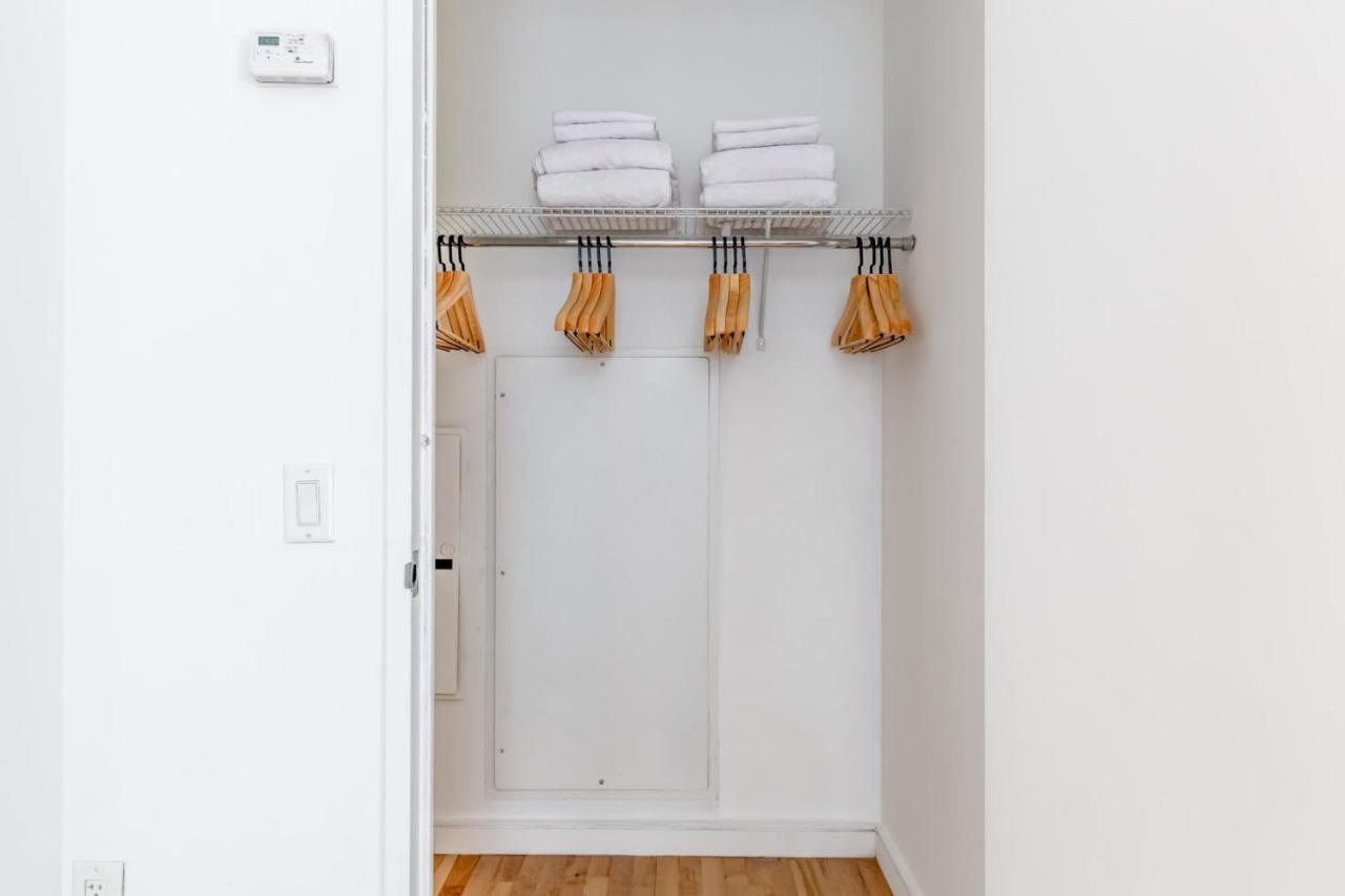 Midtown 1br W Doorman Gym Wd Nr Rock Center Nyc-1129 Apartment *