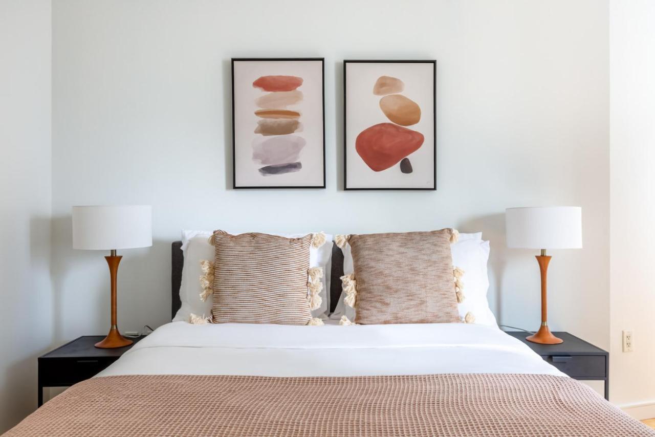 Midtown 1br W Doorman Gym Wd Nr Rock Center Nyc-1129 Apartment