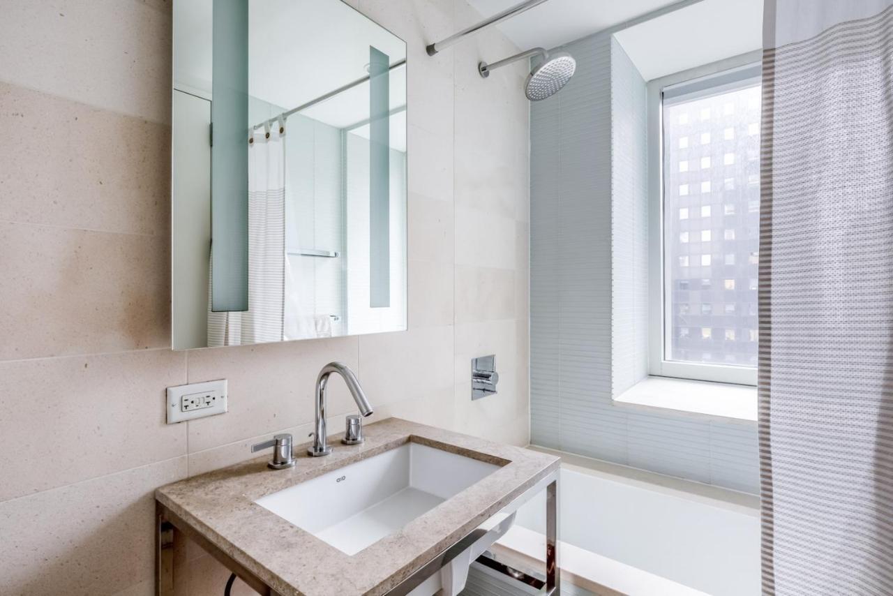 Midtown 1br W Doorman Gym Wd Nr Rock Center Nyc-1129 *
