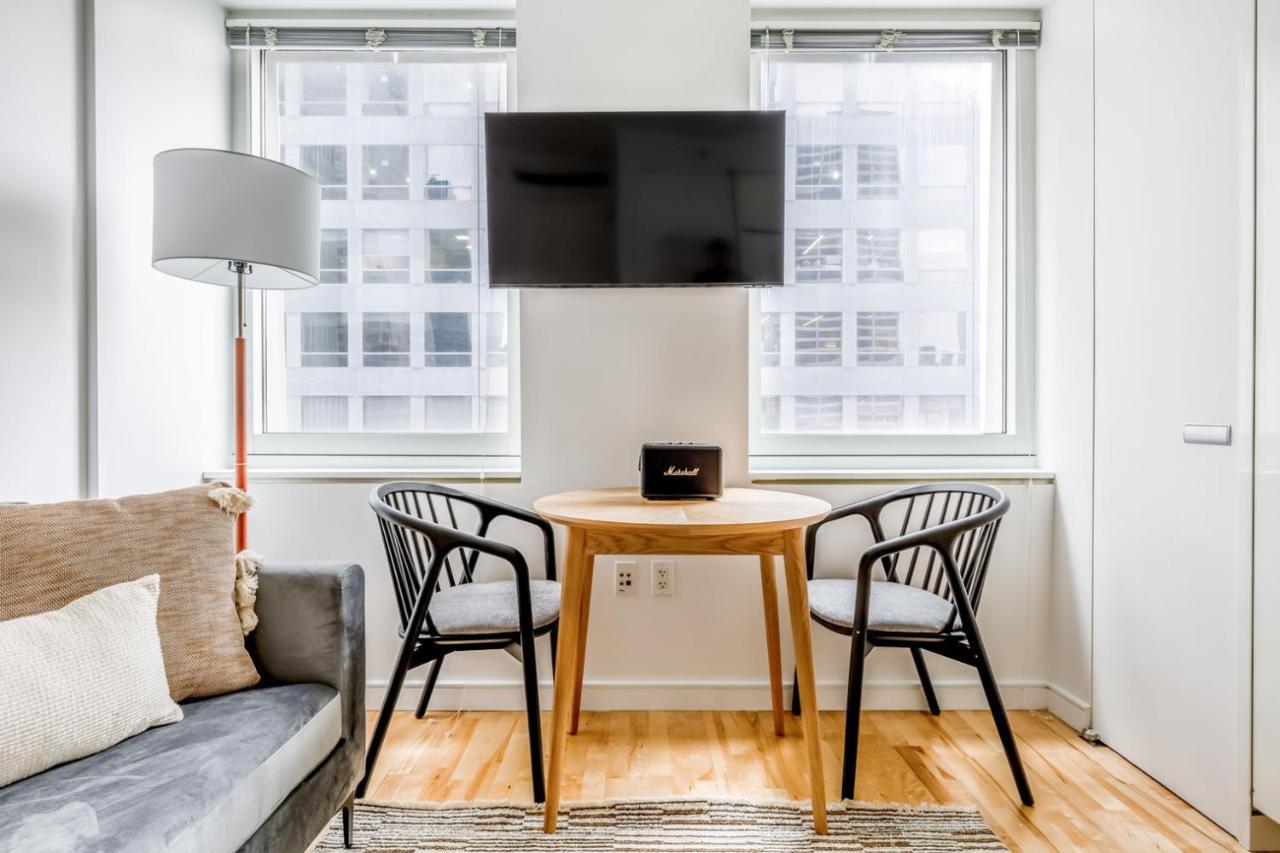 Midtown 1br W Doorman Gym Wd Nr Rock Center Nyc-1129