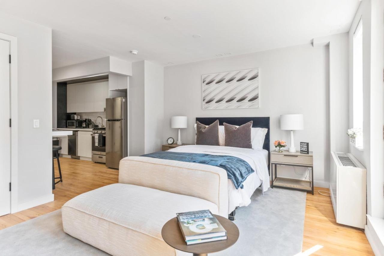 Luxe Studio In Upper East Side With Charming Juliet Balcony