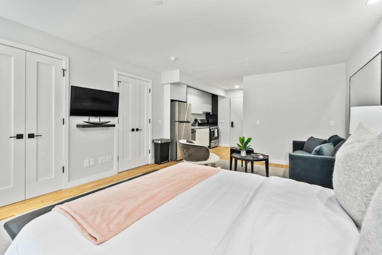 Luxe Studio Ste In Upper East Side With Charming Juliet Balcony Ferienhaus *