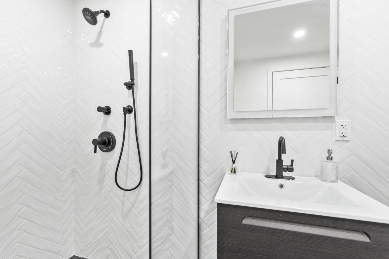 Luxe Studio Ste In Upper East Side With Charming Juliet Balcony Ferienhaus *