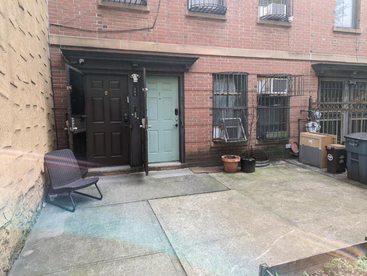 & Affordable Williamsburg Small Nova York