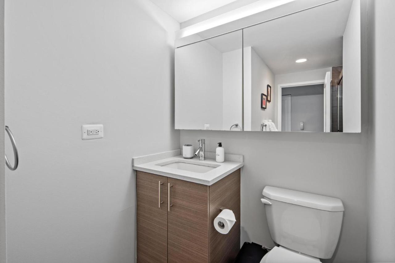 Picturesque 1br In Nyc Balcony Apartamento
