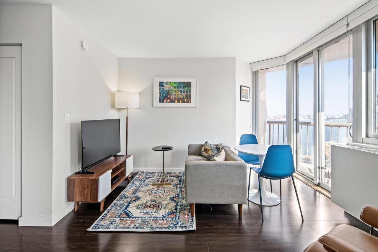 Picturesque 1br In Nyc Balcony Apartamento