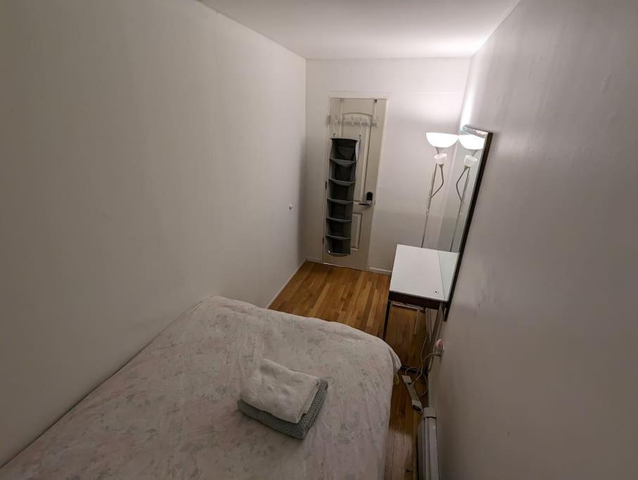 Apartment Fawlty Towers In Williamsburg