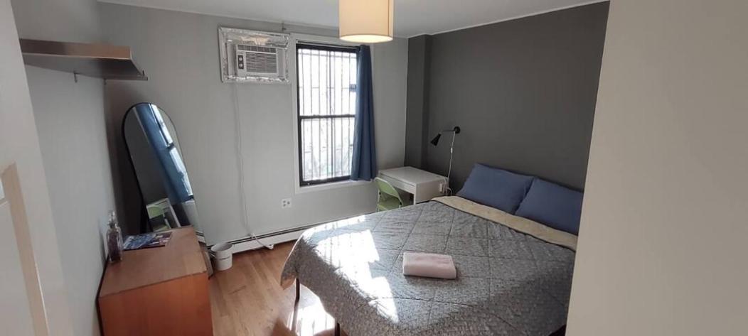 Apartment Fawlty Towers In Williamsburg