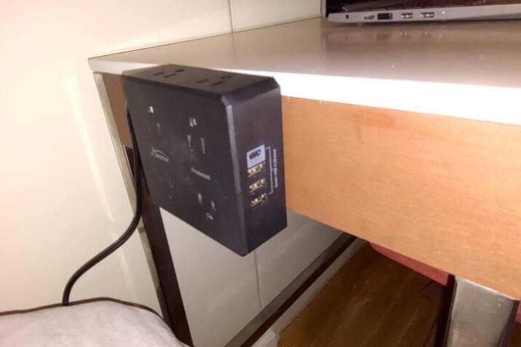 Apartment Fawlty Towers In Williamsburg *