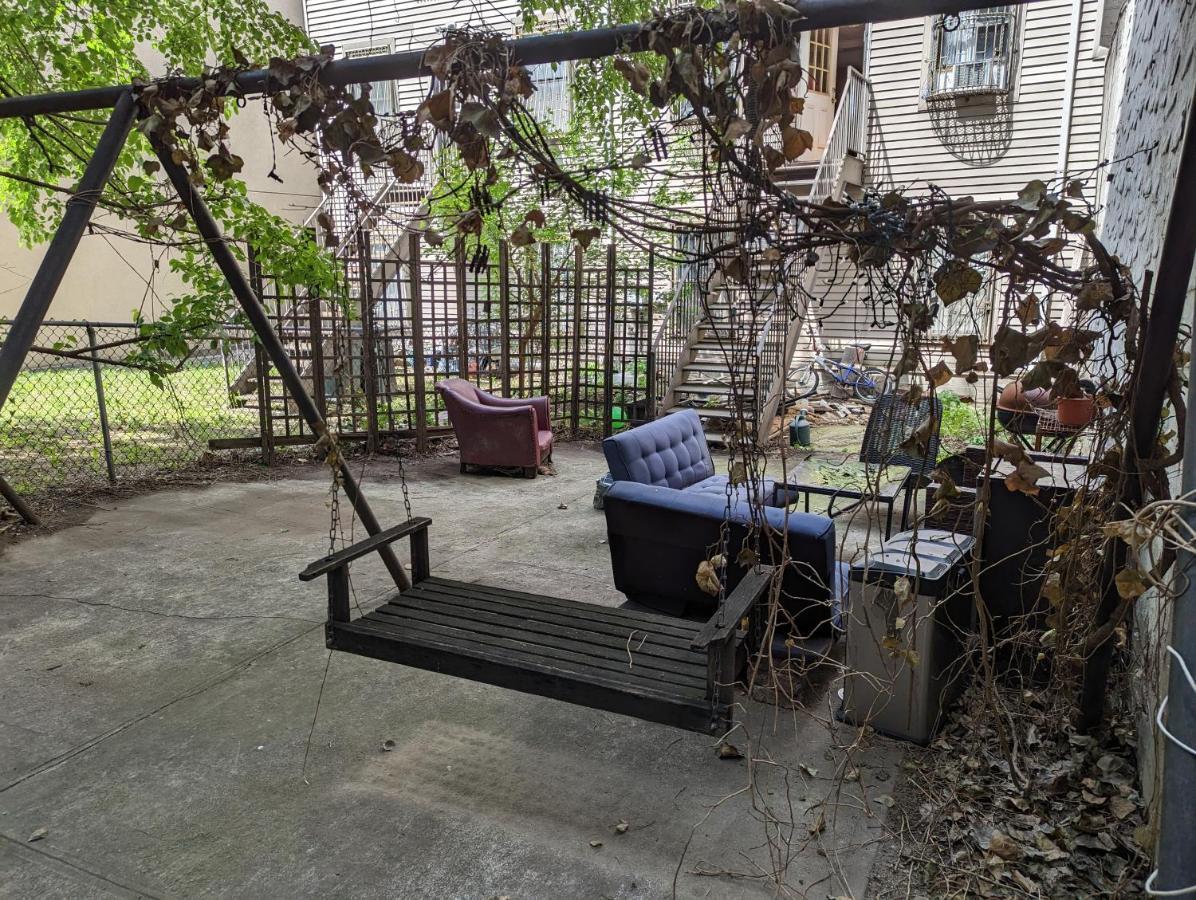 Apartment Fawlty Towers In Williamsburg New York