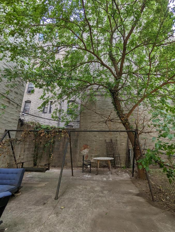 Apartment Fawlty Towers In Williamsburg New York