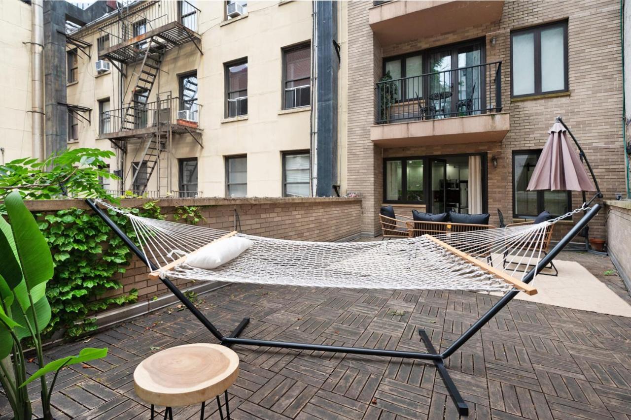 809-2b New Bldg Jr Columbus Circle Balcony Wd *