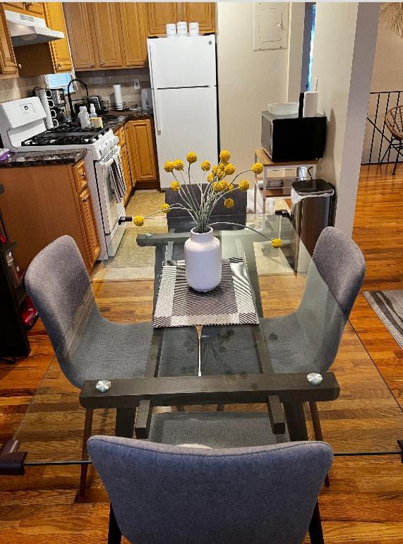 Chic Modern 2 Bed Apt Close To Jfk Apartment New York