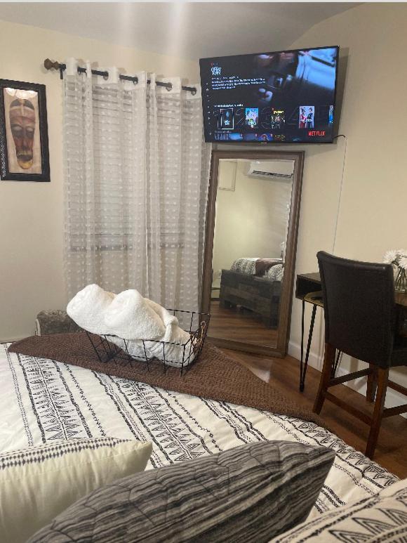 Chic Modern 2 Bed Apt Close To Jfk Apartment *