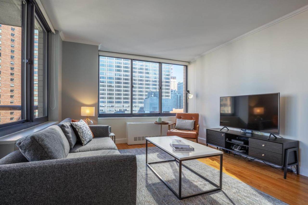 Midtown 1br W Gym Roof Pool Nr Broadway Nyc-384 * New York