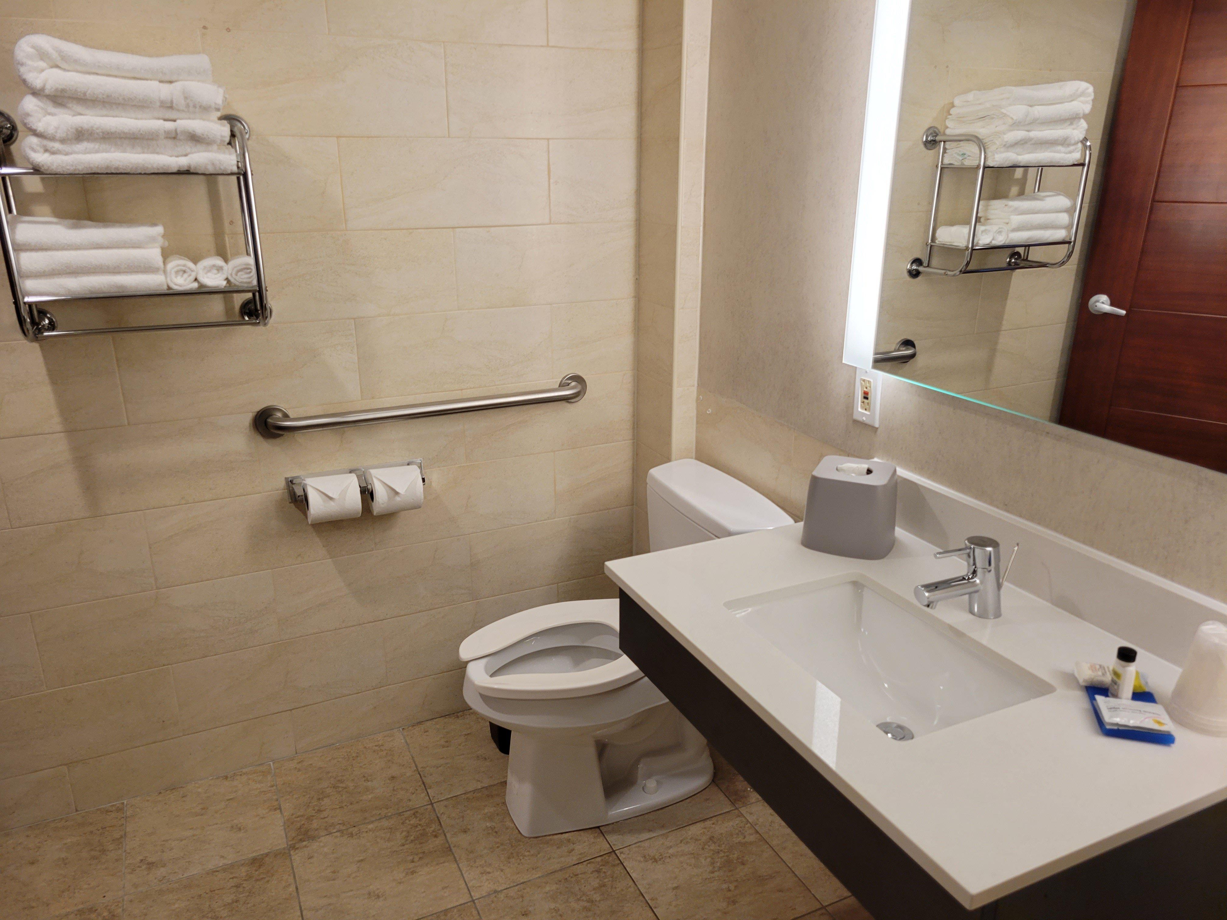 Holiday Express Maspeth By Ihg Hotel New York
