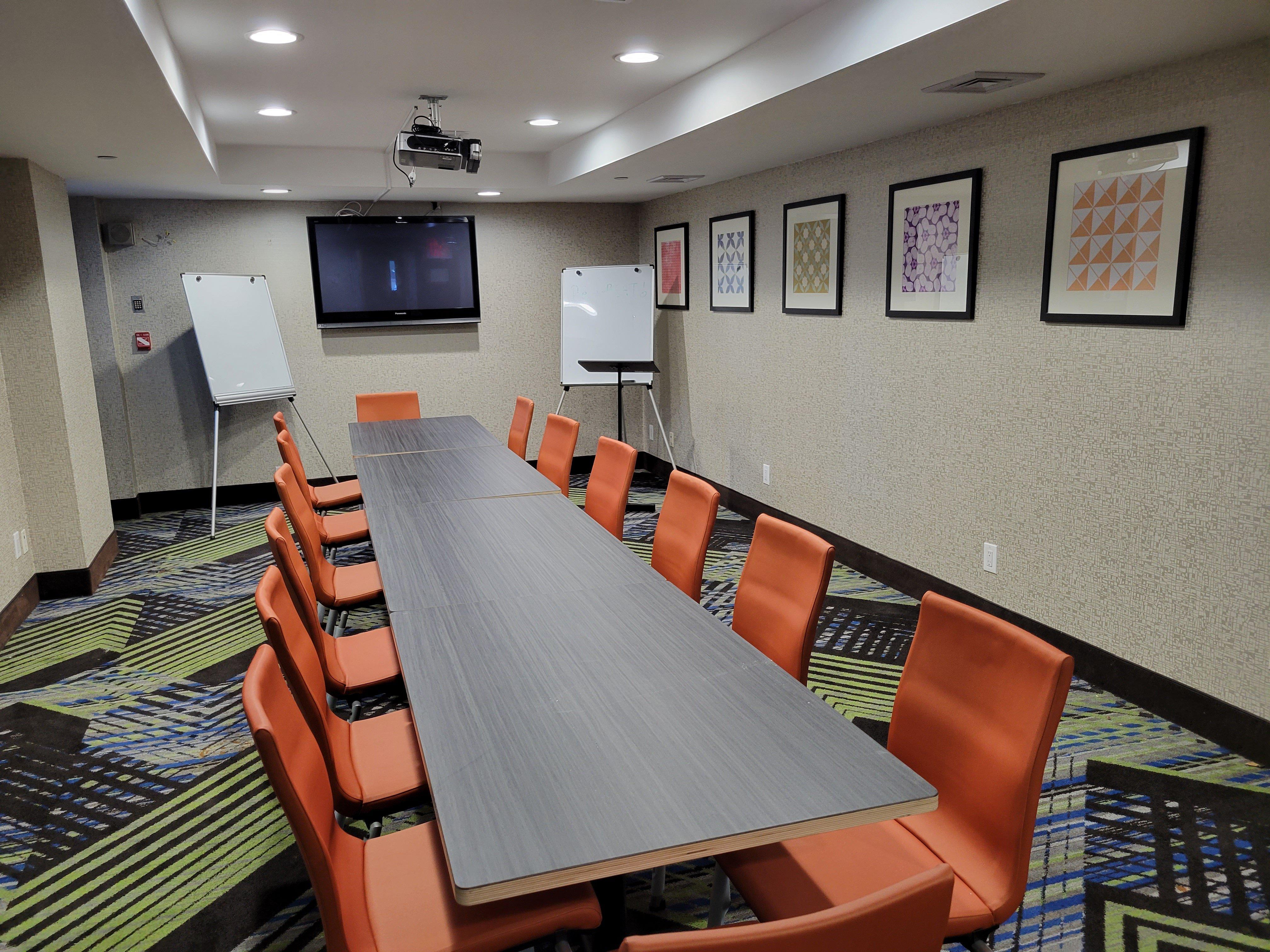 Hotel Holiday Express Maspeth By Ihg 2*