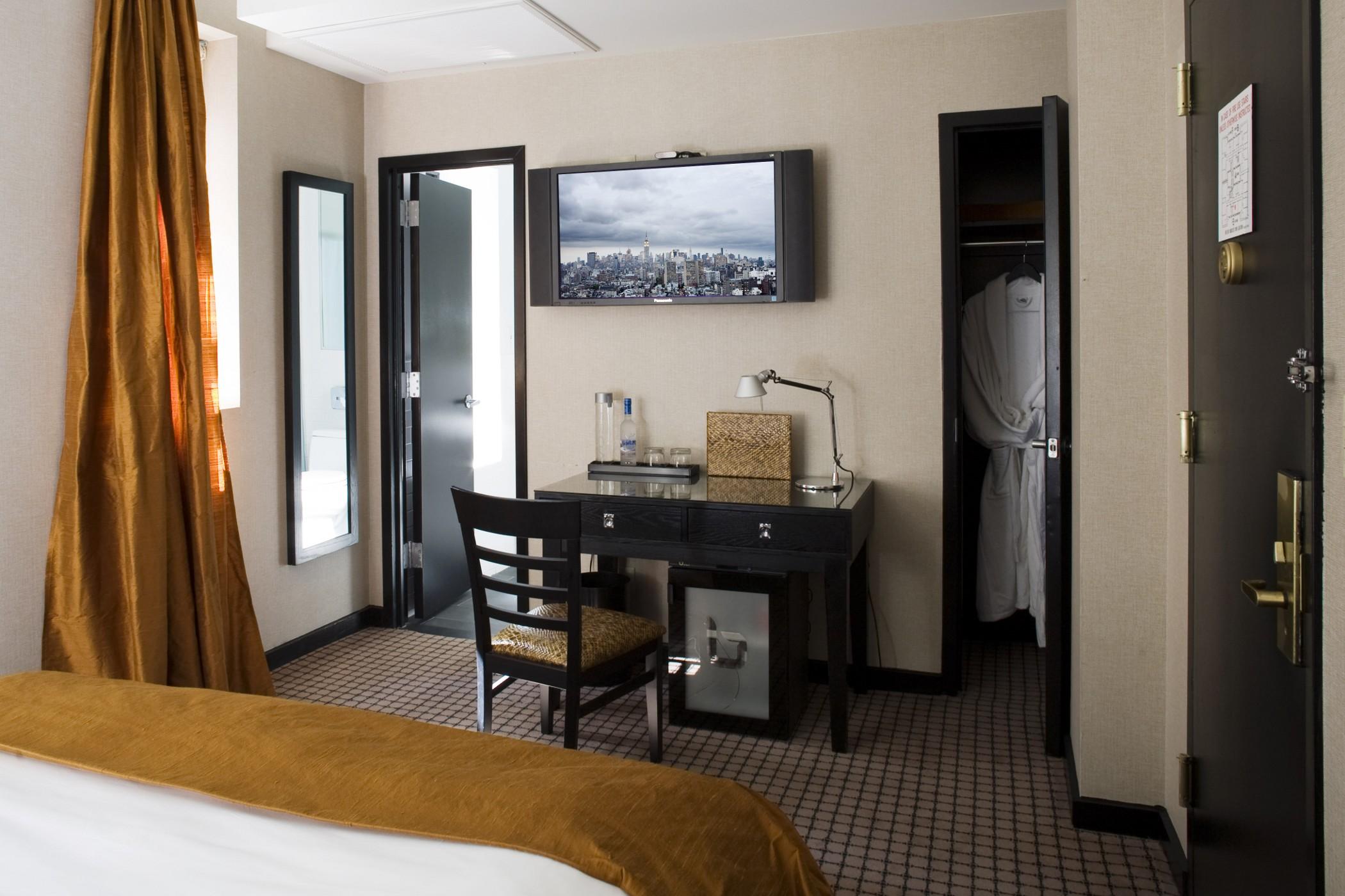 Oyo Times Square 4*
