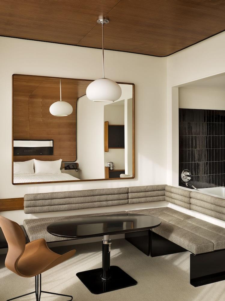The Standard, High Line 4*