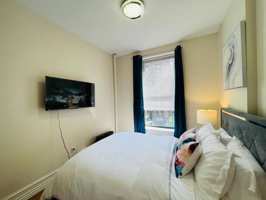 Central Park Plaza Apartment *