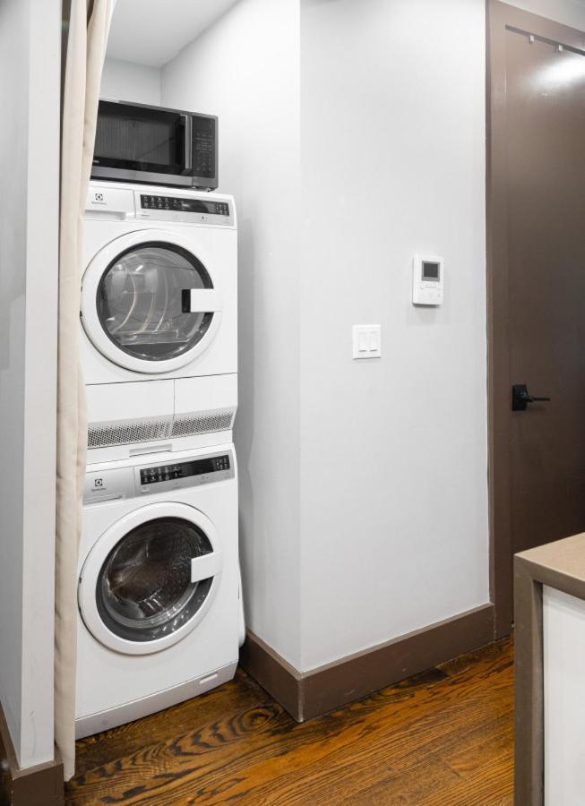 Modern Luxury 3bd And 2ba In The Heart Of East Village *