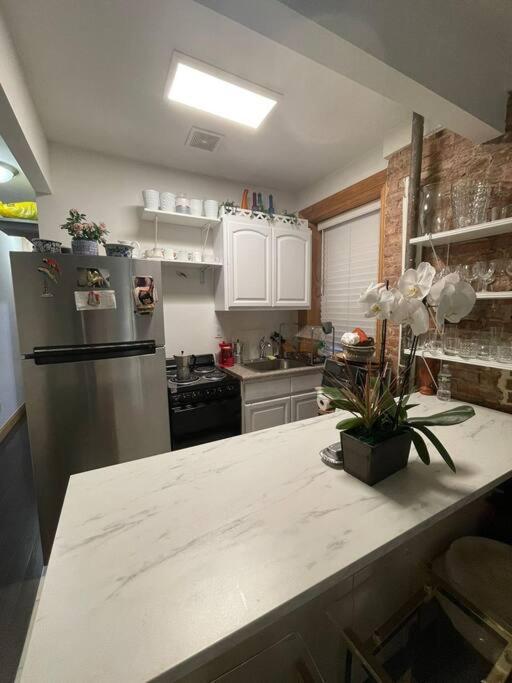 Stylish & Lovely 2 Bedroom Midtown Apartment