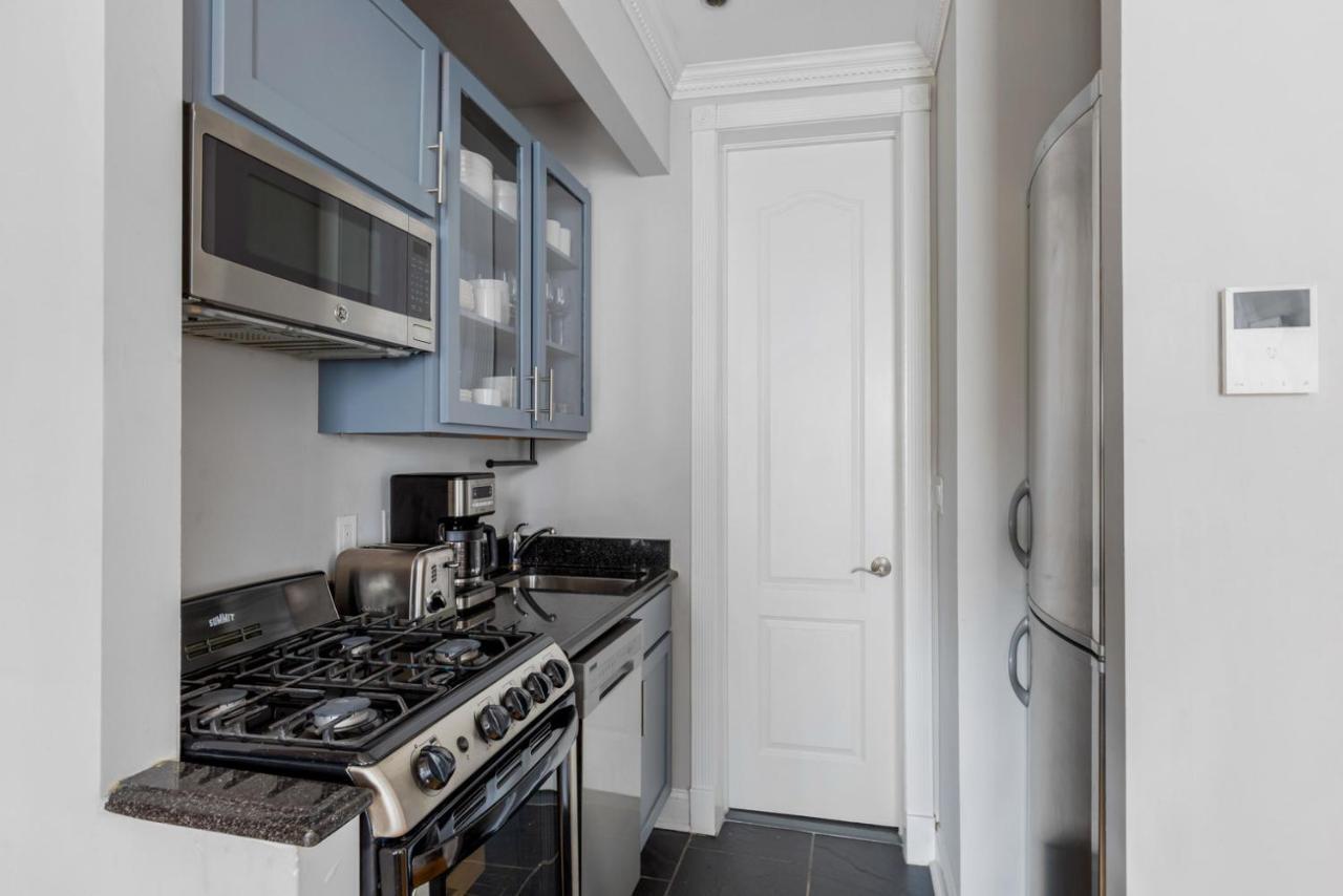 East Village 2br W Balcony Nr Dining Nightlife Nyc-1212 Apartment *