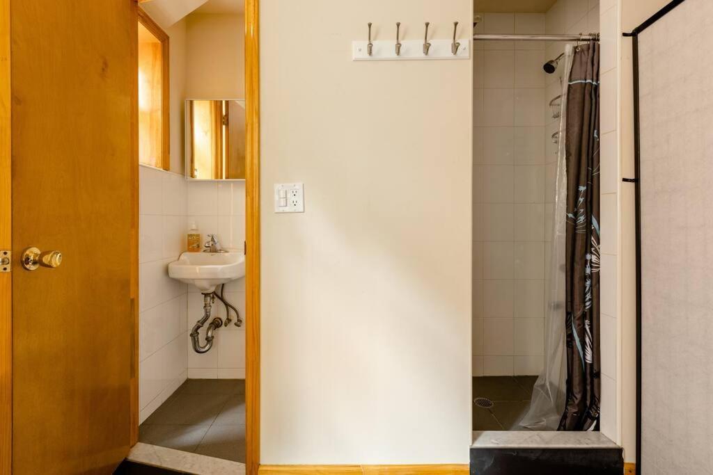 2 Bedroom King Bed Apartment New York