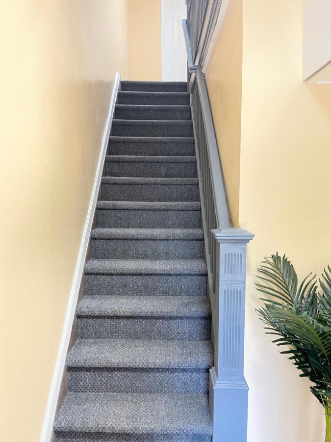 Hoover Apartment *