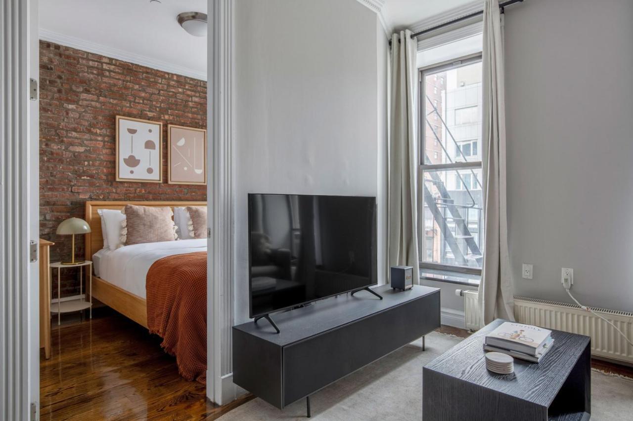 East Village 2br W Wd Nr Groceries Nyc-1221 *
