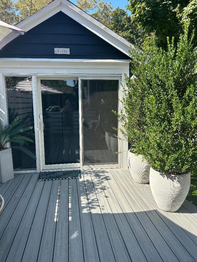 Adorable 1 Bedroom Apartment *