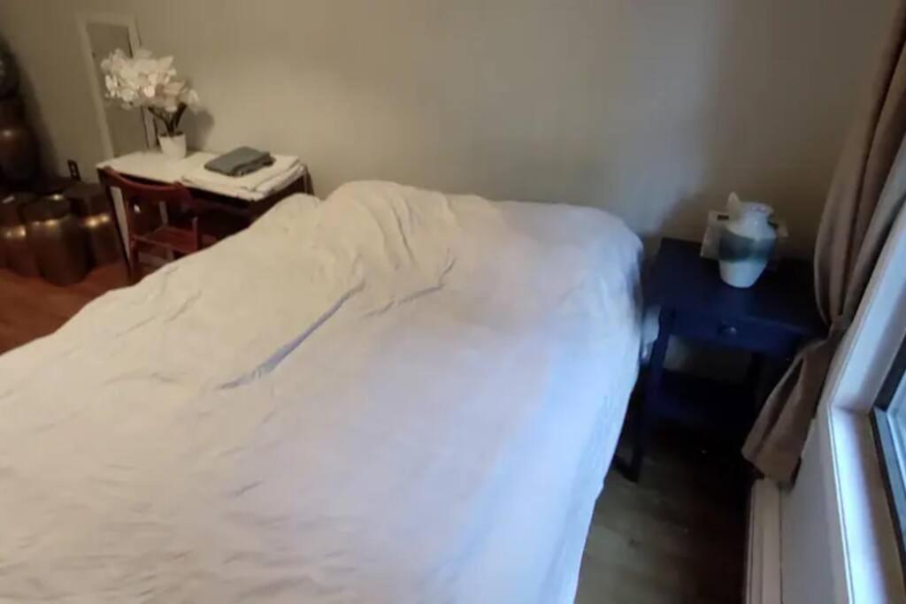 Hospedagem domiciliar Private In 4 Bedroom Ground Near Subway Nova York