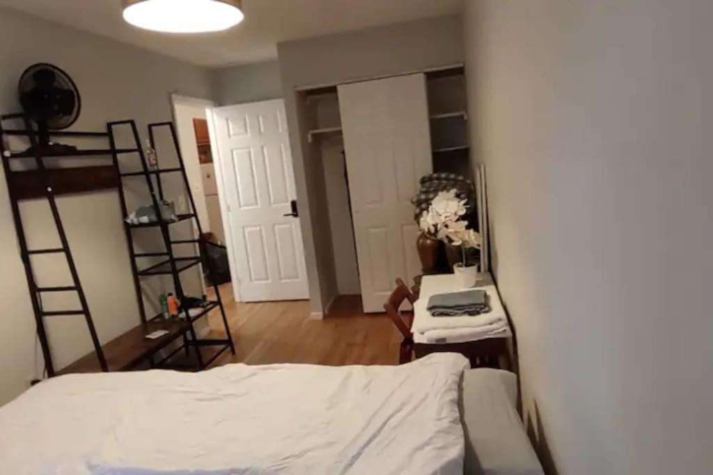 Private In 4 Bedroom Ground Near Subway * Nova York