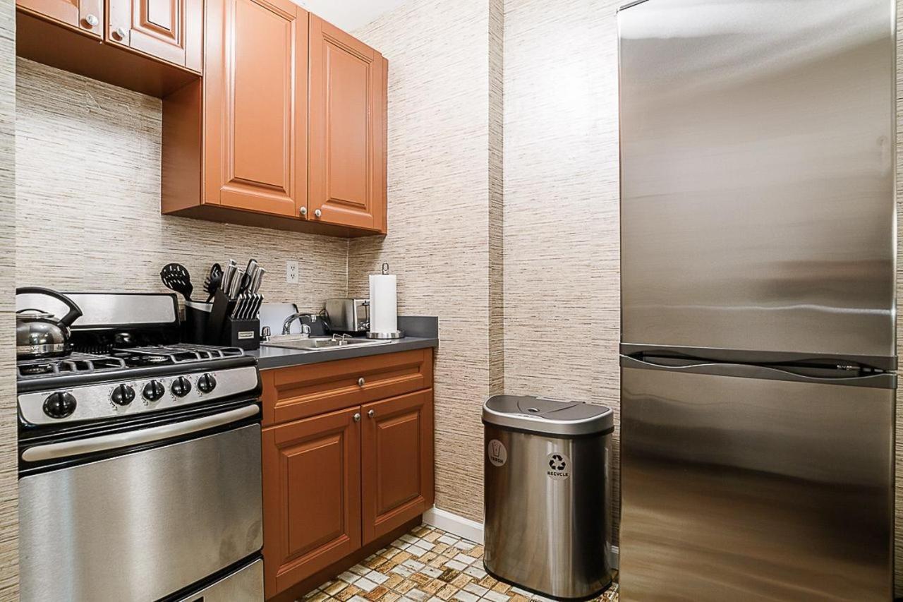 185: Hells Kitchen Apartment New York