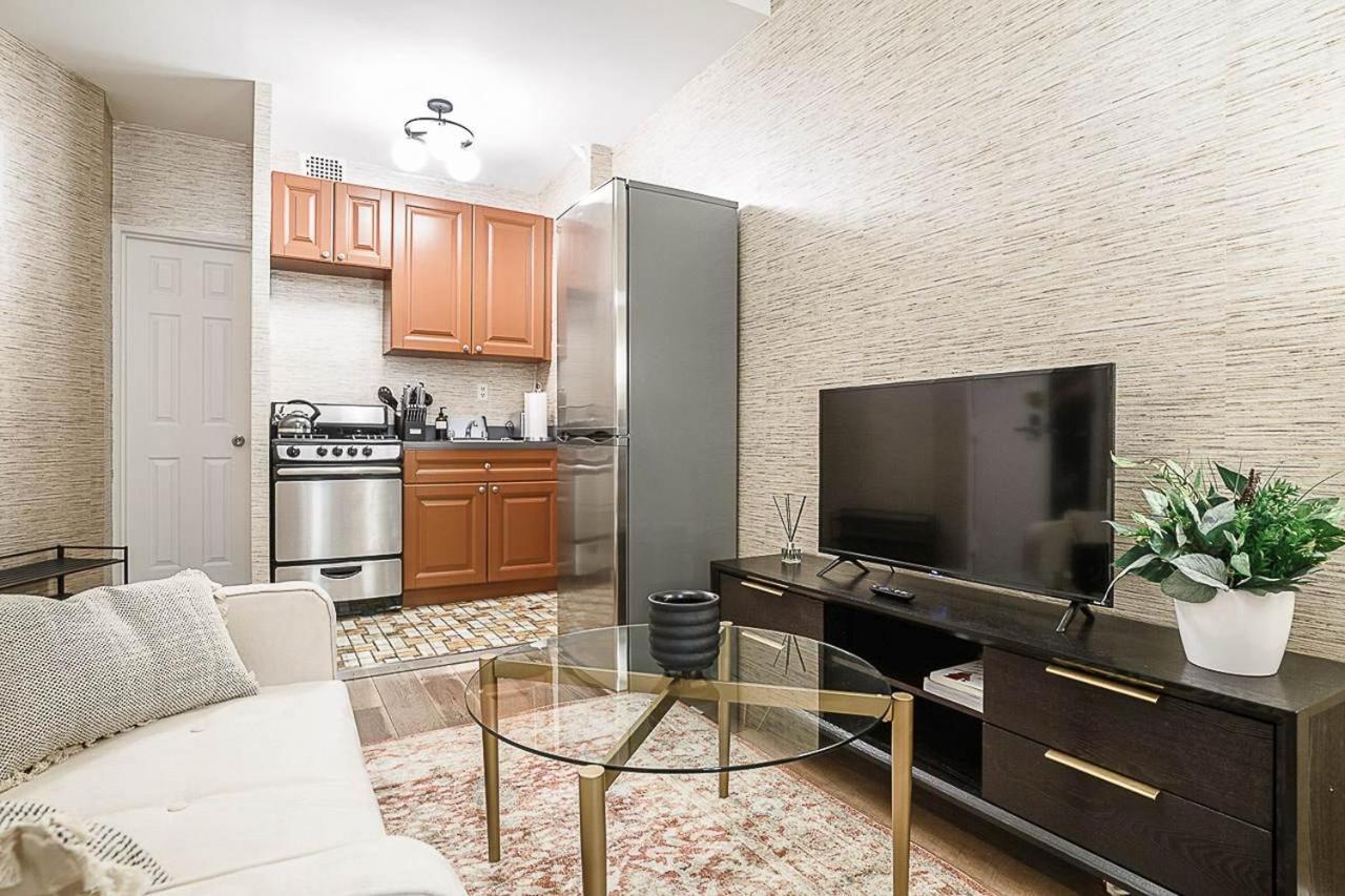 185: Hells Kitchen Apartment New York