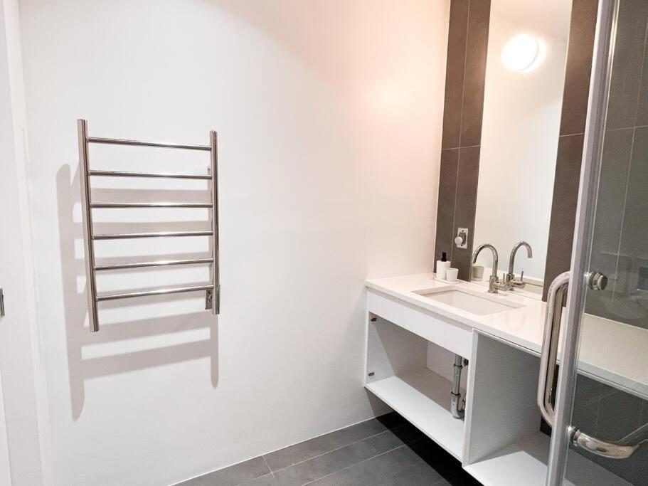 Apartamento New Beautiful Modern One Bedroom In Brooklyn At Rem-casa Nova York