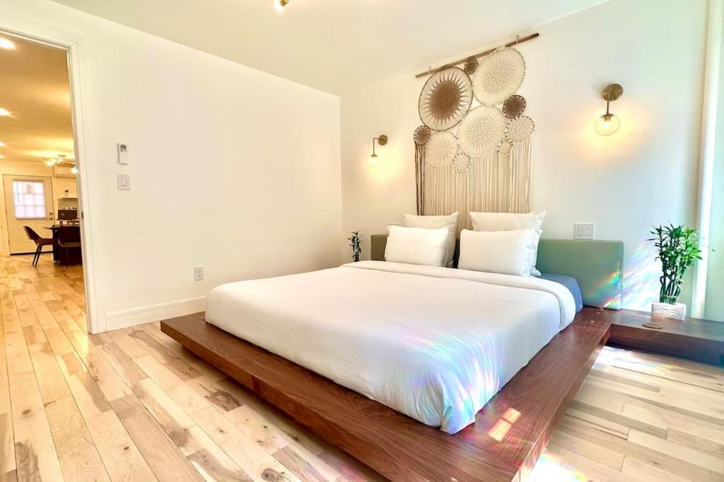 Bright, Airy, Luxe Hideaway”w” Private Backyard Apartment