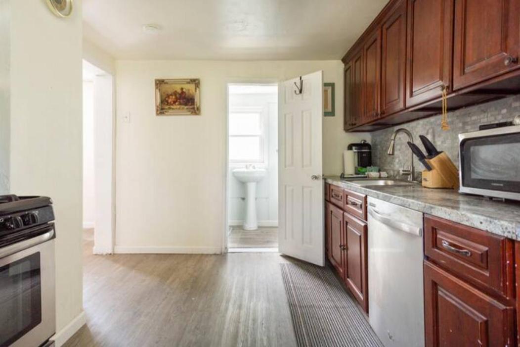Cozy With Private Bathroom New York
