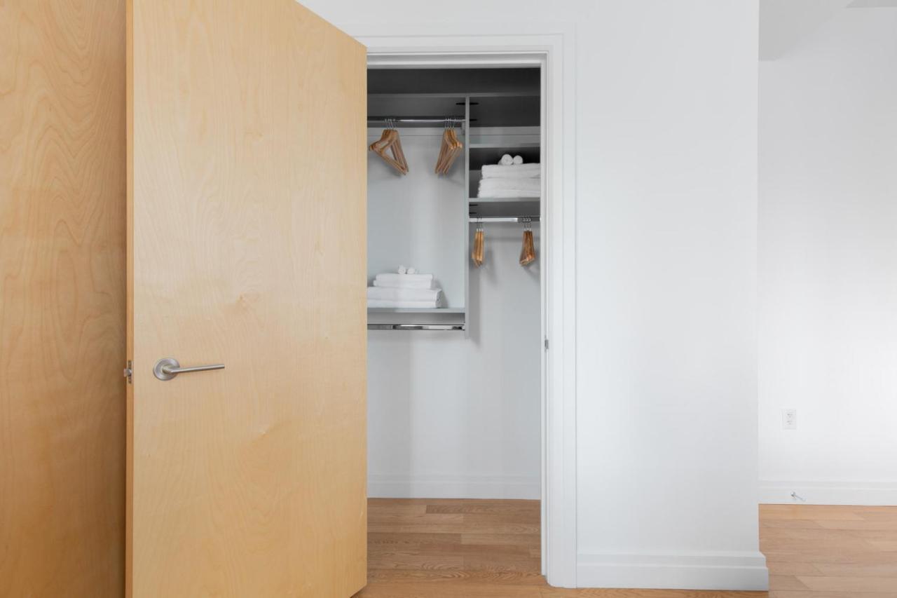 Midtown W 2br W Gym Pools Wd Doorman Nyc-360