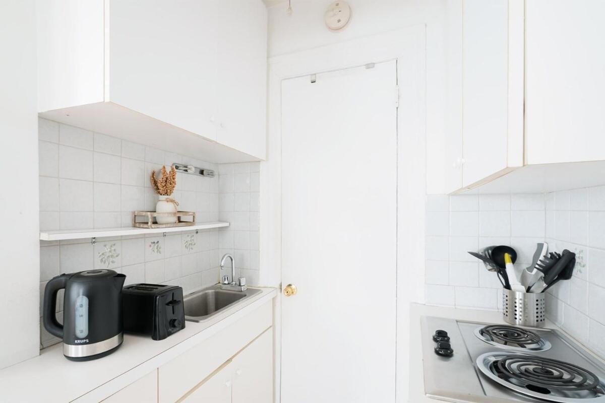 Apartment 11-4f Prime West Village Designer 1br *