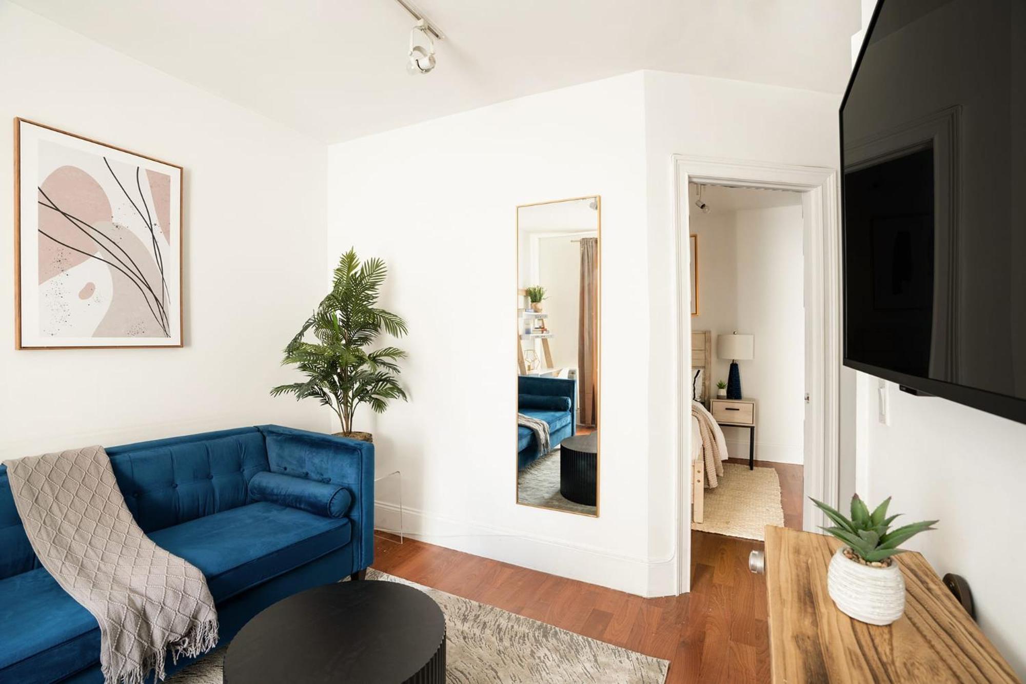 69-4d Trendy Lower East Side 1b Brand New New York