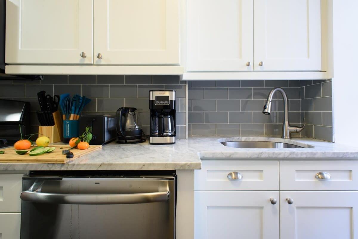 39-1 Renovated 3br Prime Midtown West *