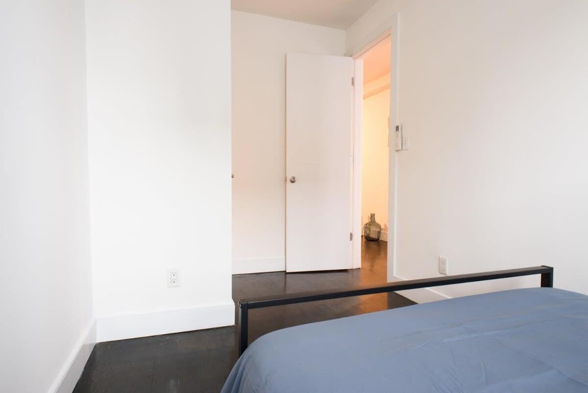 39-1 Renovated 3br Prime Midtown West Apartment *
